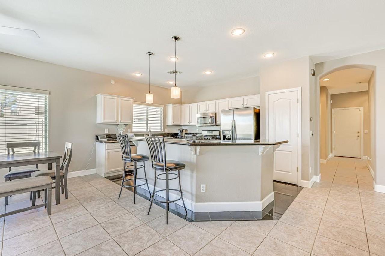 11882 W Washington St #1385664P - Photo 6 of 29