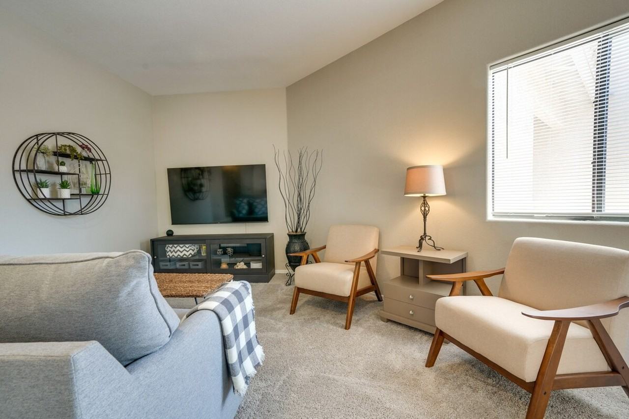 9151 W Greenway Rd #1386202P - Photo 4 of 31