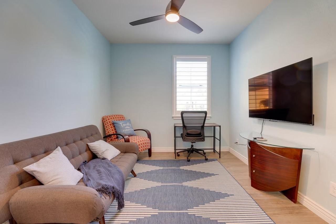 833 E Gary Ln #1385630P - Photo 7 of 43