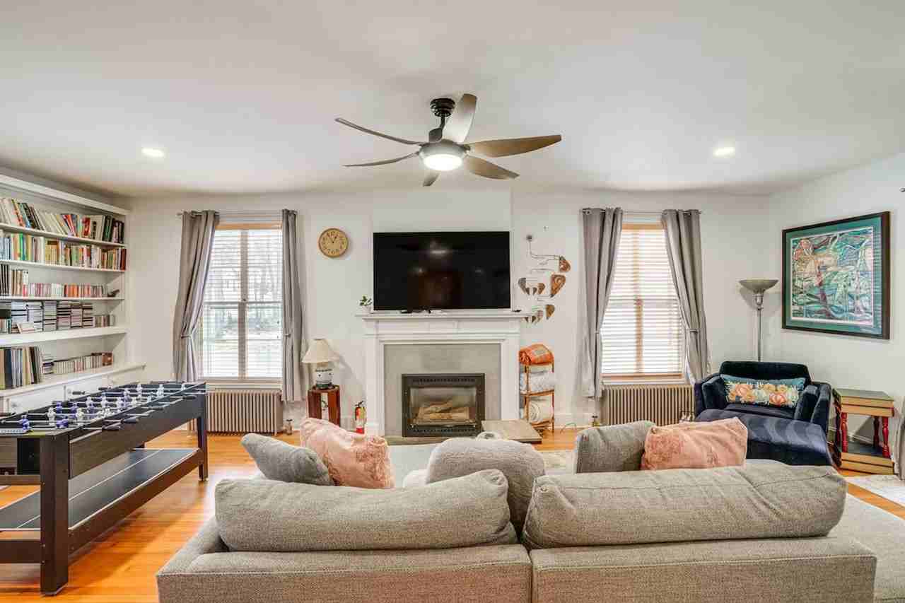 136 Pomeroy Ave #1386268P - Photo 3 of 41