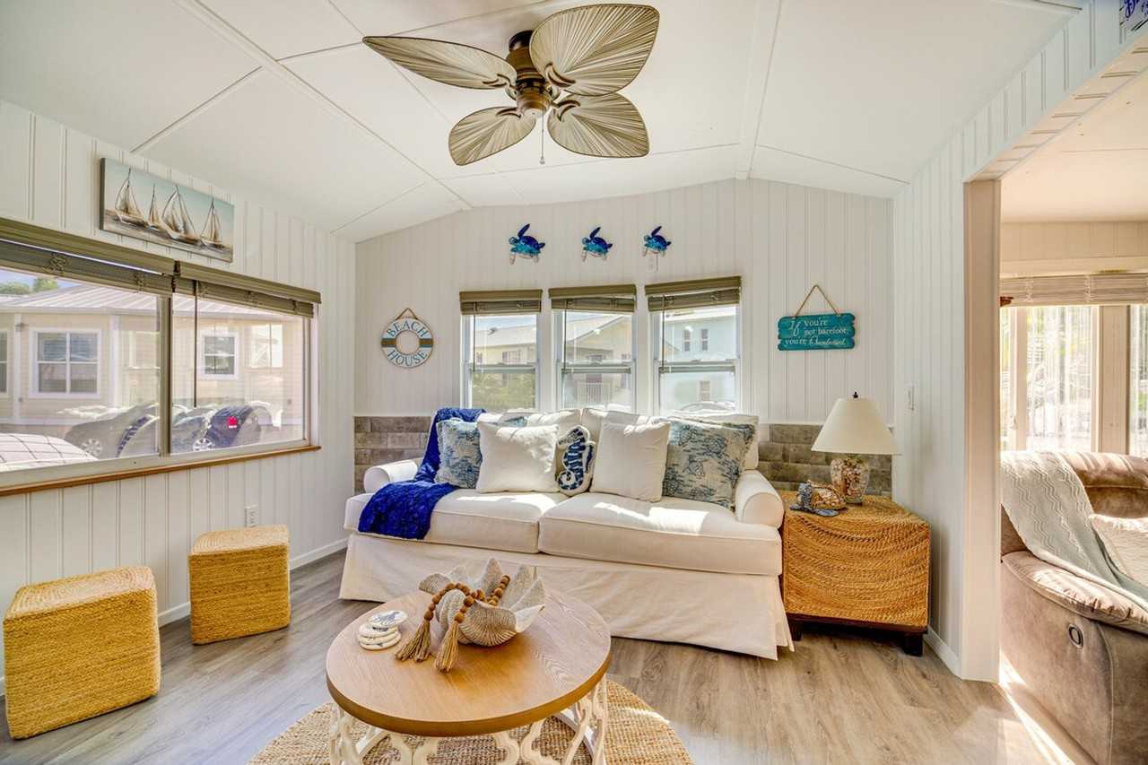 1161 Nettles Blvd #1383704P - Photo 4 of 25