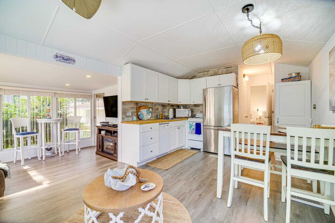 1161 Nettles Blvd #1383704P - Photo 6 of 25