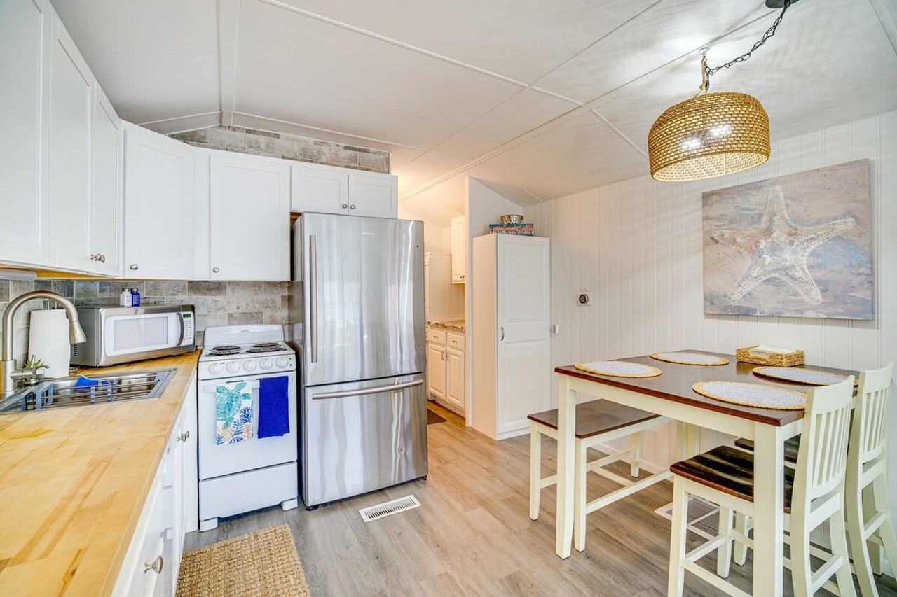 1161 Nettles Blvd #1383704P - Photo 7 of 25