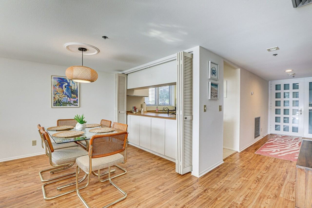 1109 Gulf Of Mexico Dr #1386020P - Photo 6 of 38