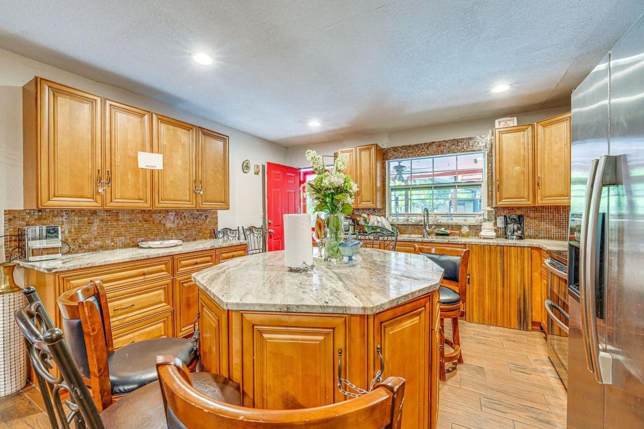 281 W 18th St #1385729P - Photo 6 of 25