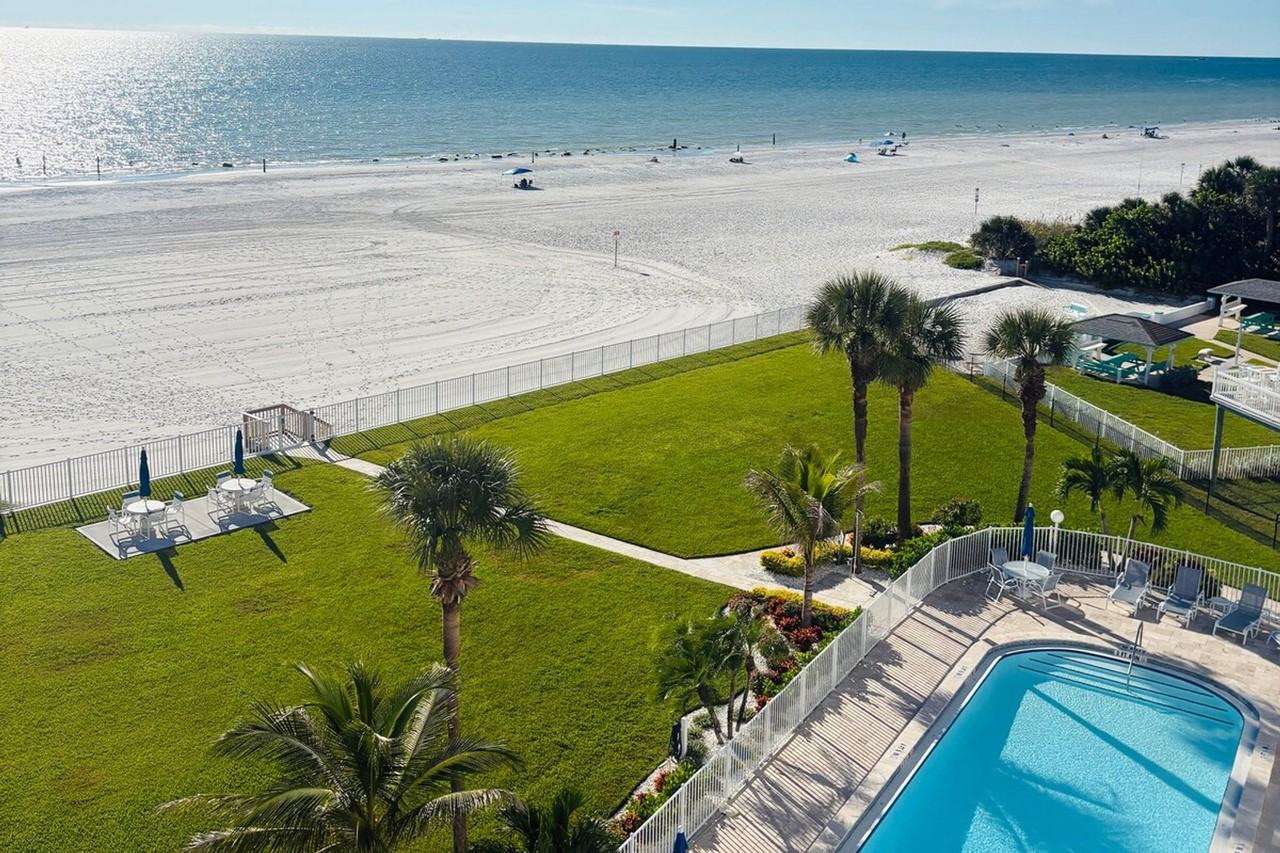 17980 Gulf Blvd #1385882P - Photo 4 of 26