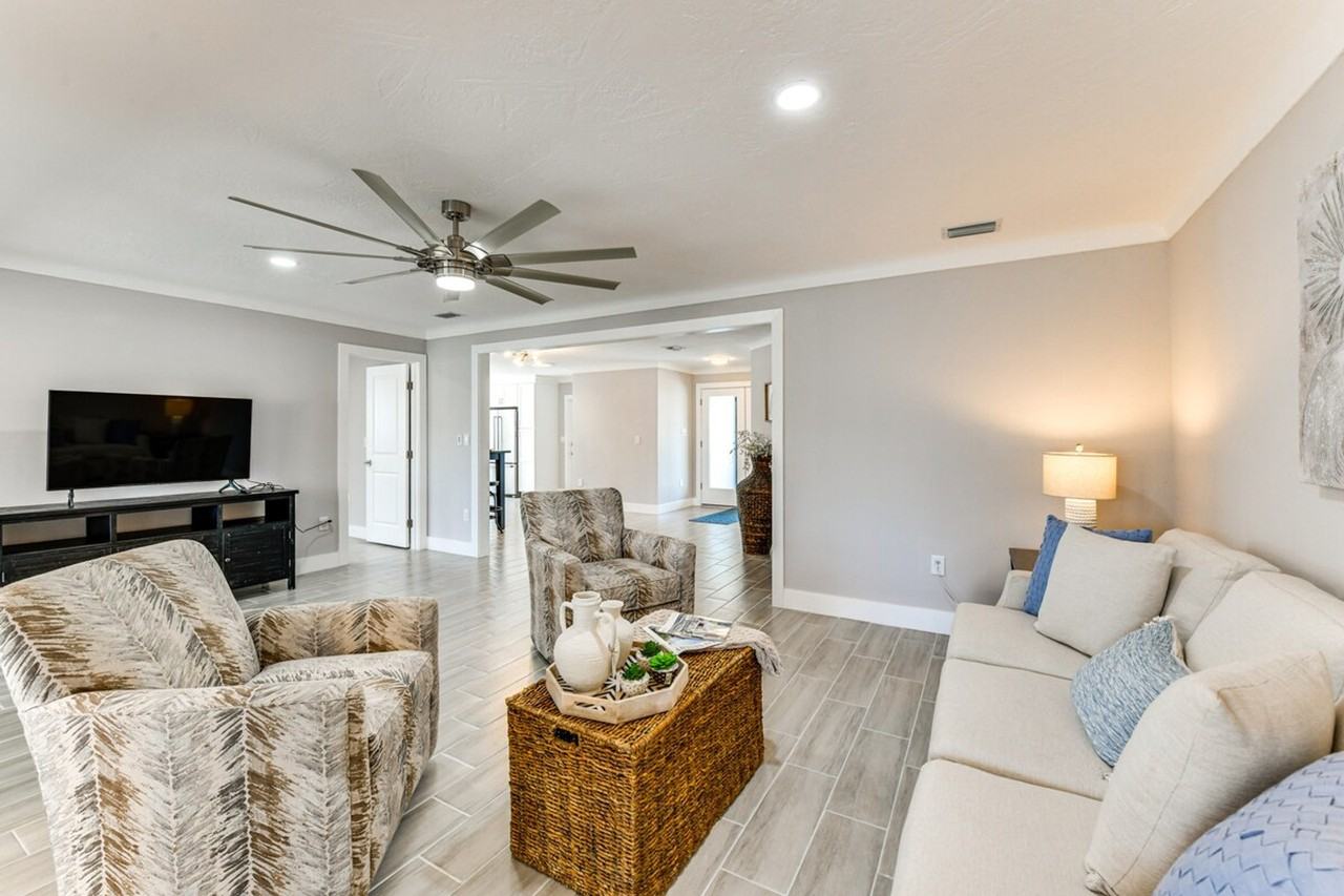 2473 Yorkshire Dr #1386109P - Photo 4 of 27