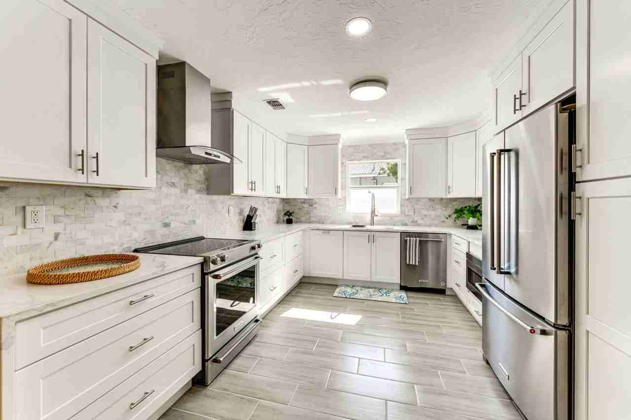 2473 Yorkshire Dr #1386109P - Photo 7 of 27