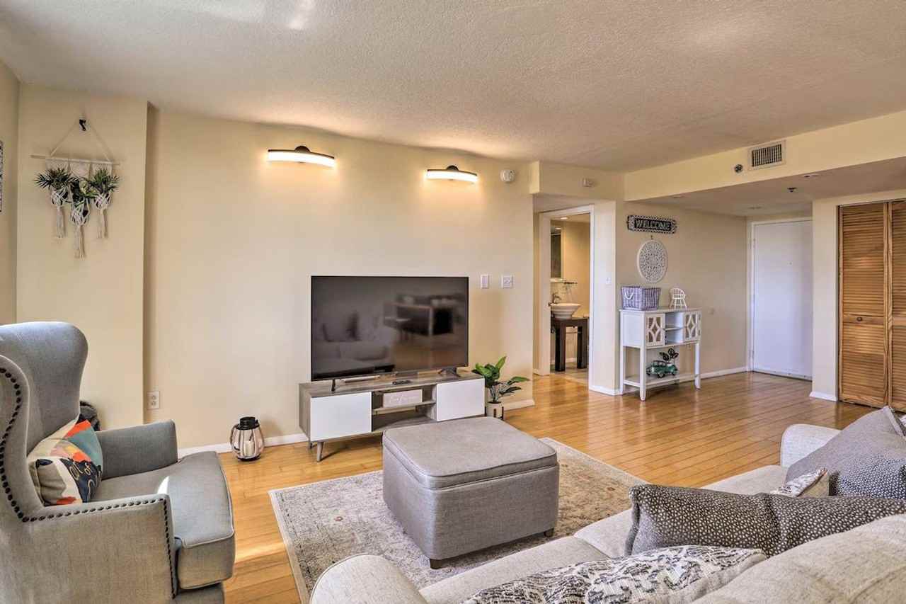 701 S Madison Ave #1386150P - Photo 4 of 25