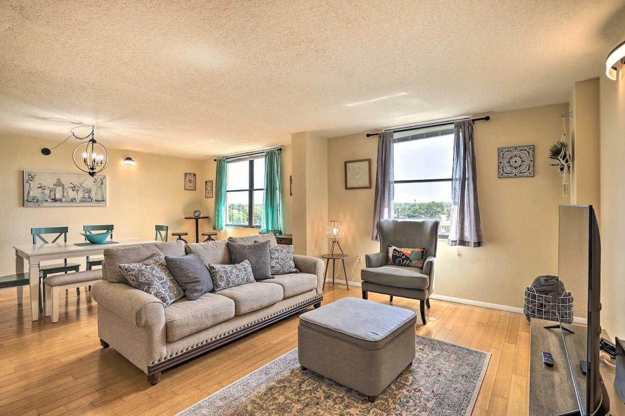 701 S Madison Ave #1386150P - Photo 5 of 25