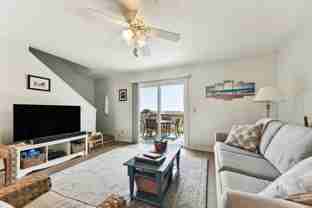 1032 N Fletcher Ave - Photo 1 of 1