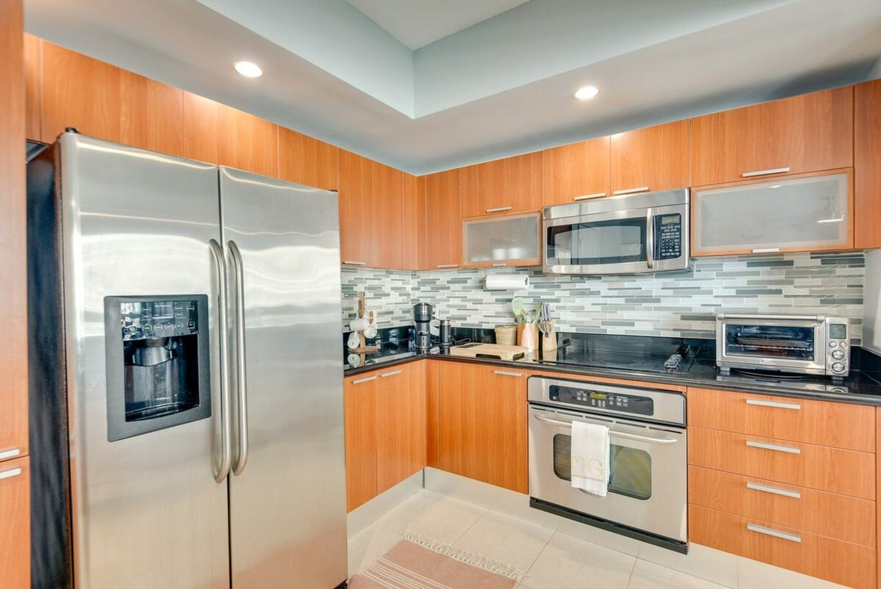 241 Riverside Dr #1386163P - Photo 7 of 32