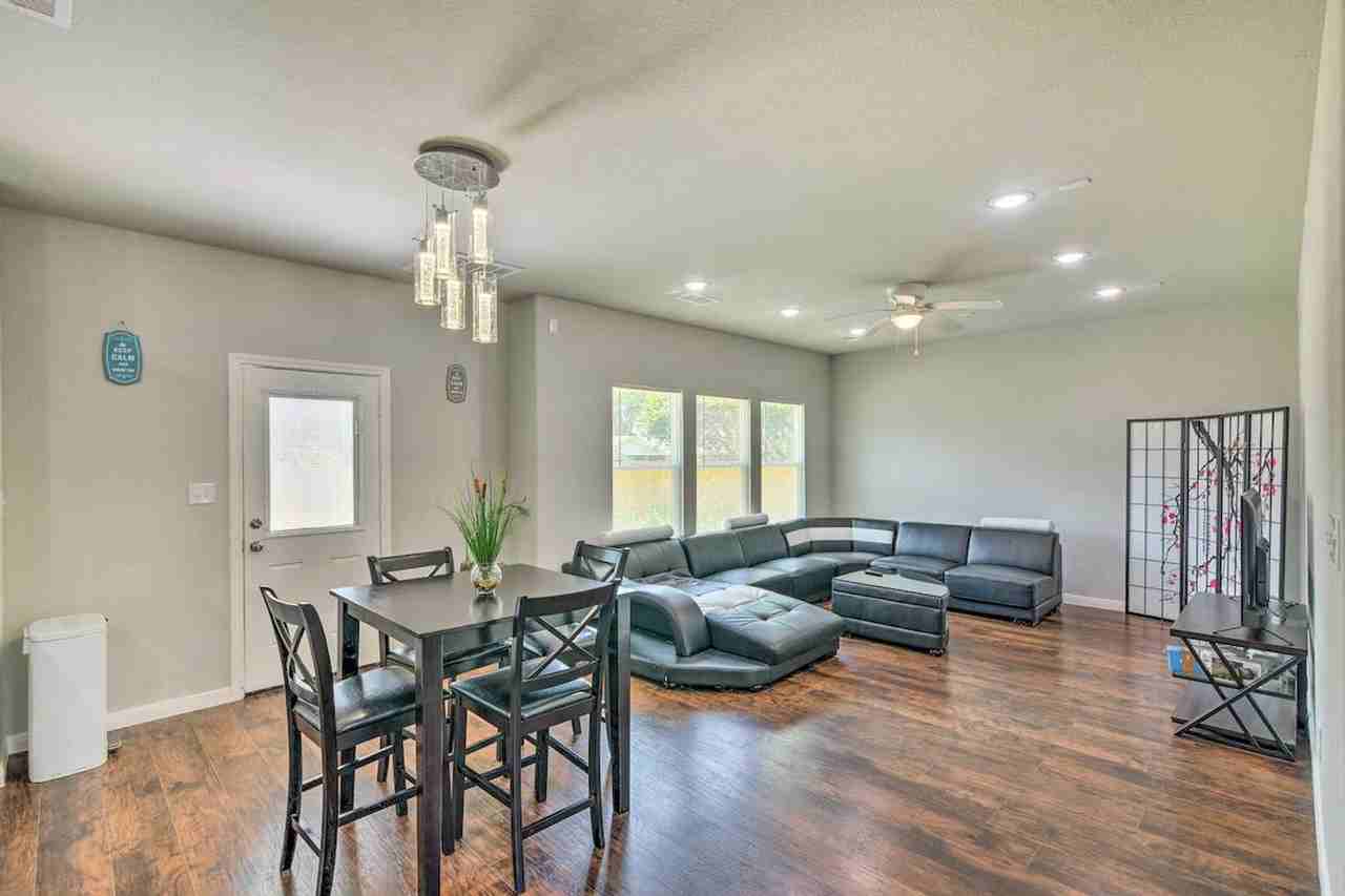 3510 Oleander Ave #1386114P - Photo 4 of 30