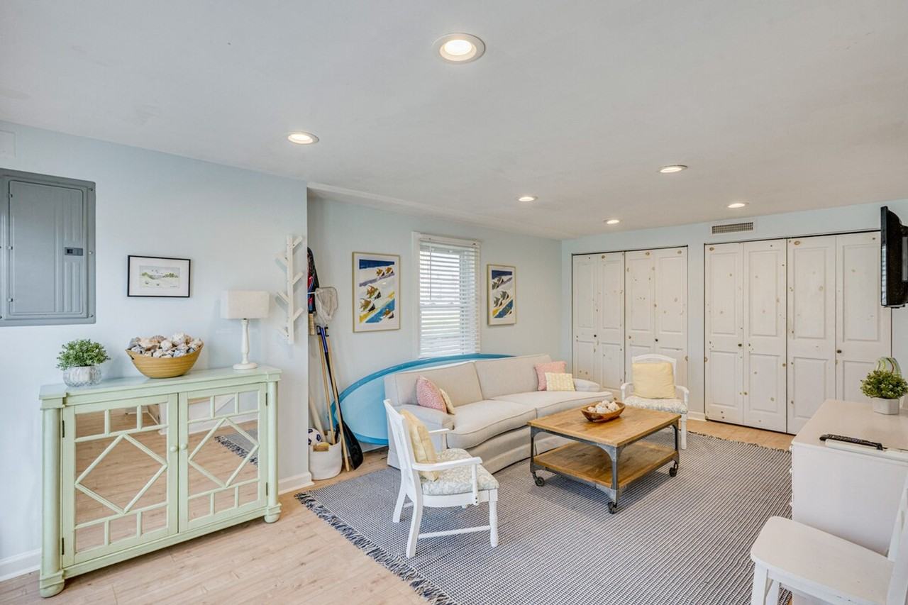 1718 S Fletcher Ave #1385761P - Photo 6 of 39