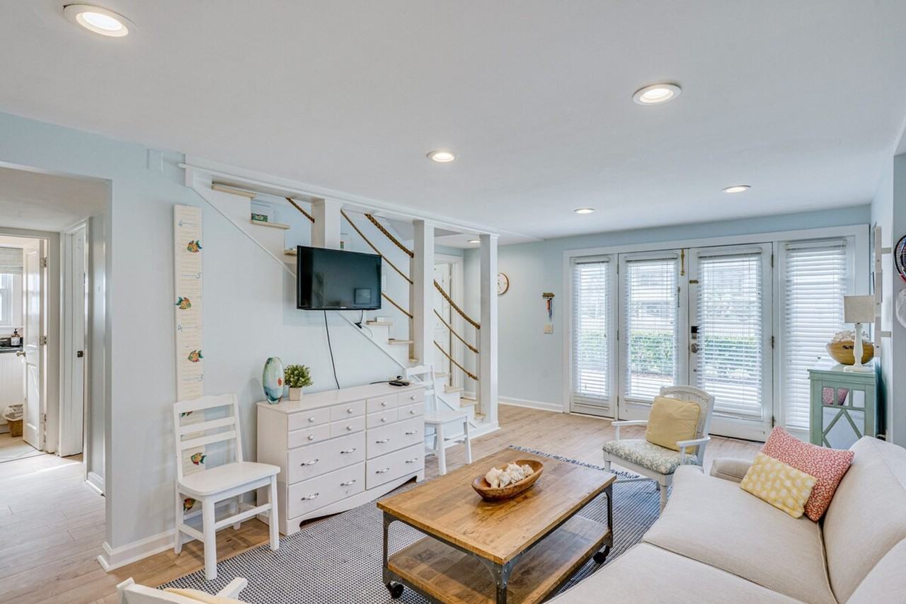 1718 S Fletcher Ave #1385761P - Photo 7 of 39