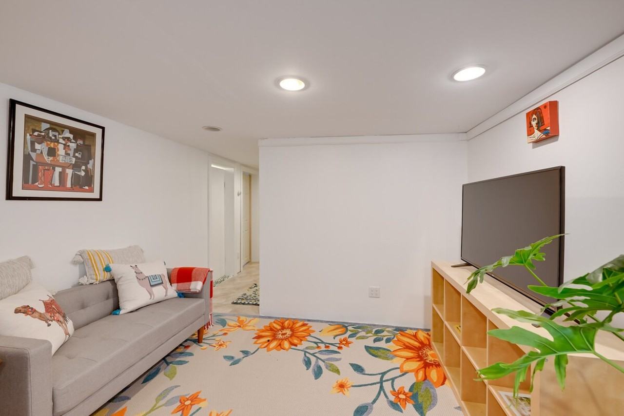 1017 California Pl S #1300282P - Photo 5 of 27