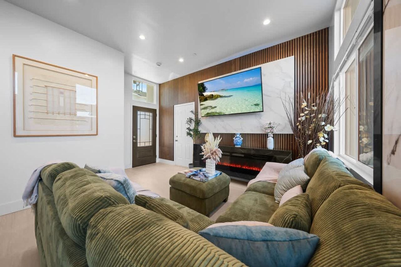 1219 Denver Ln #1465013P - Photo 5 of 50