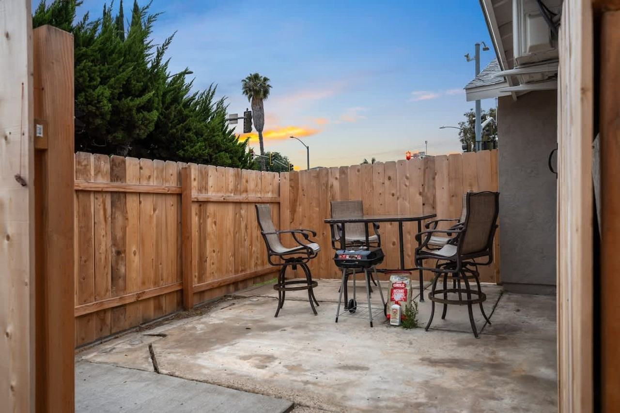 9827 San Diego St #1465002P - Photo 5 of 43