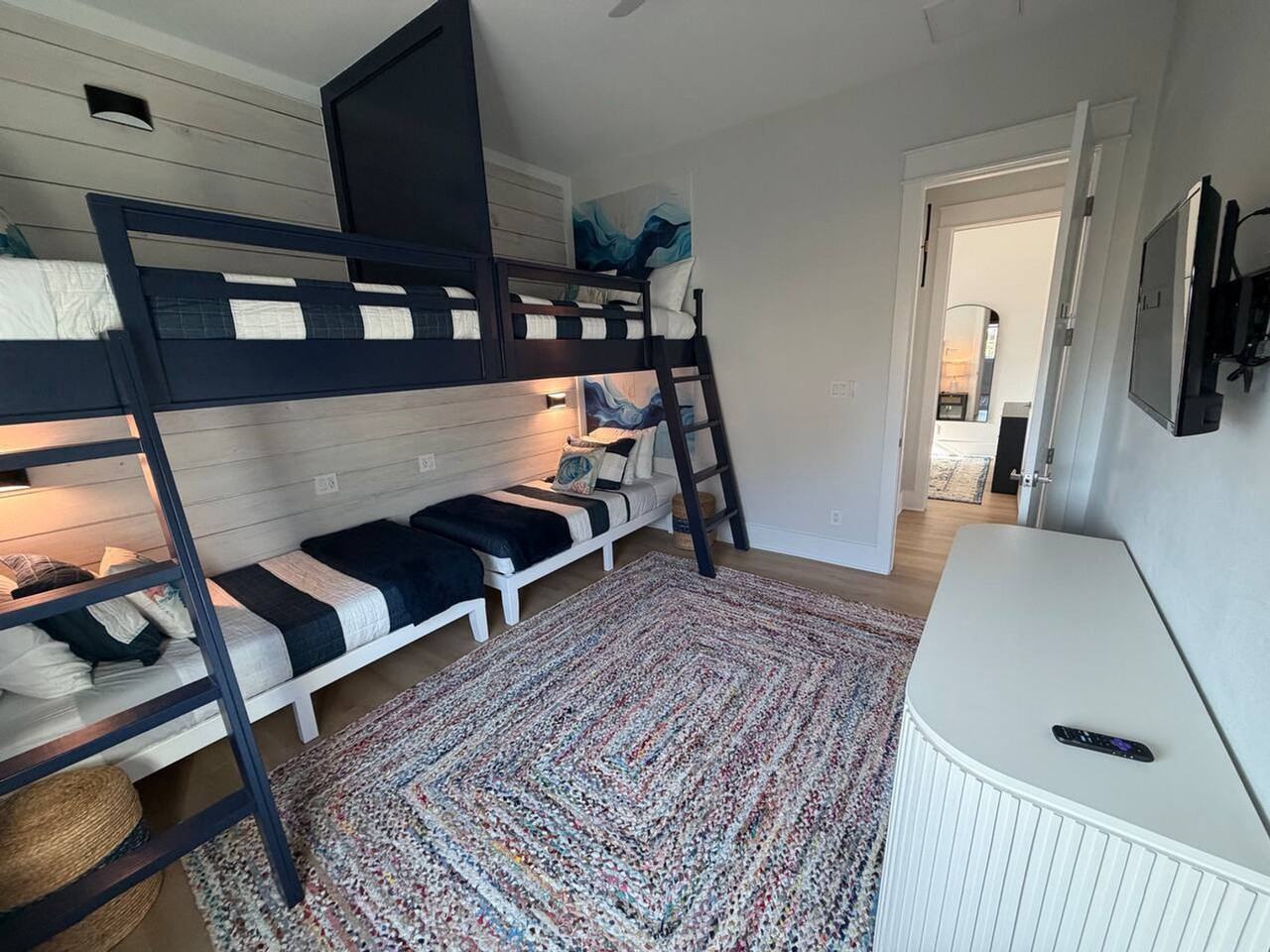 867 Bavers Ln #1467228P - Photo 3 of 29