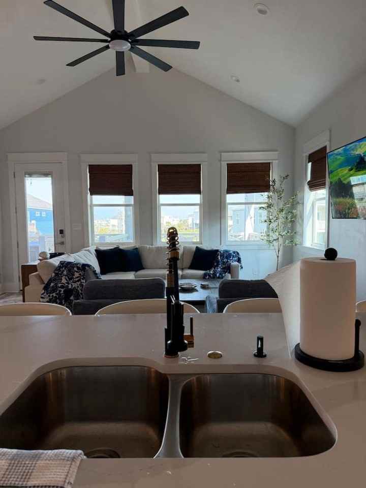 867 Bavers Ln #1467228P - Photo 4 of 29