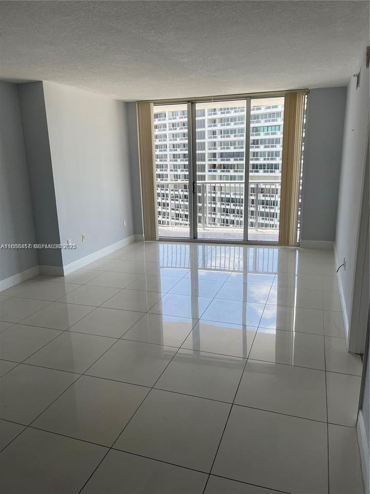 1750 North Bayshore Drive #3504 - Photo 5 of 6