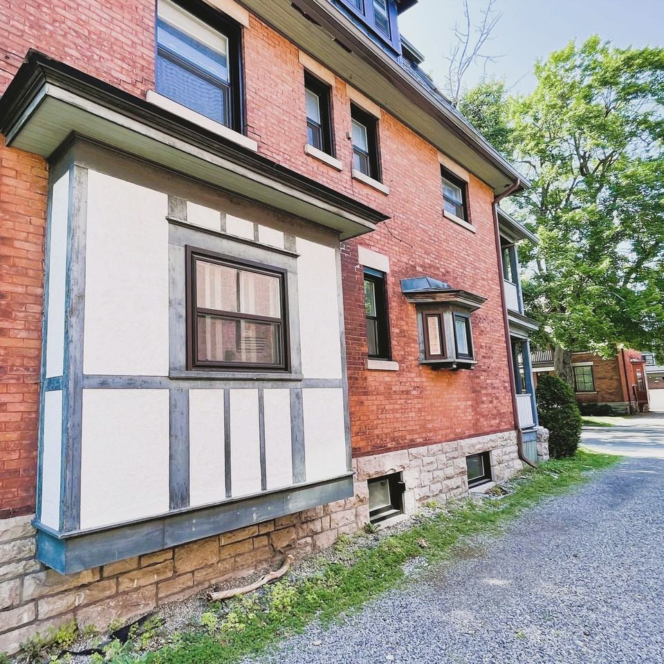 202 Second Avenue - Photo 3 of 6