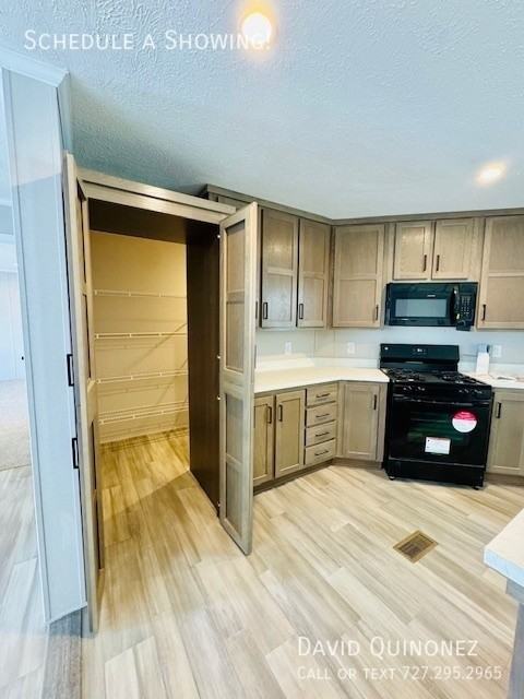 701 Mill St - Photo 4 of 14