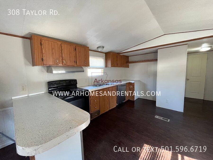 308 Taylor Rd - Photo 3 of 12