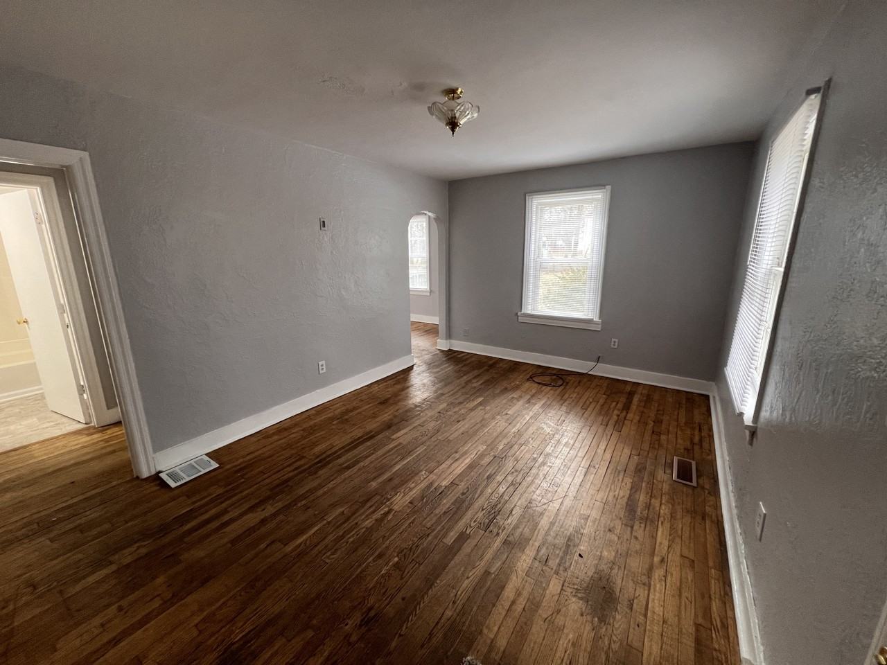 606 Kingwood Dr - Photo 2 of 16