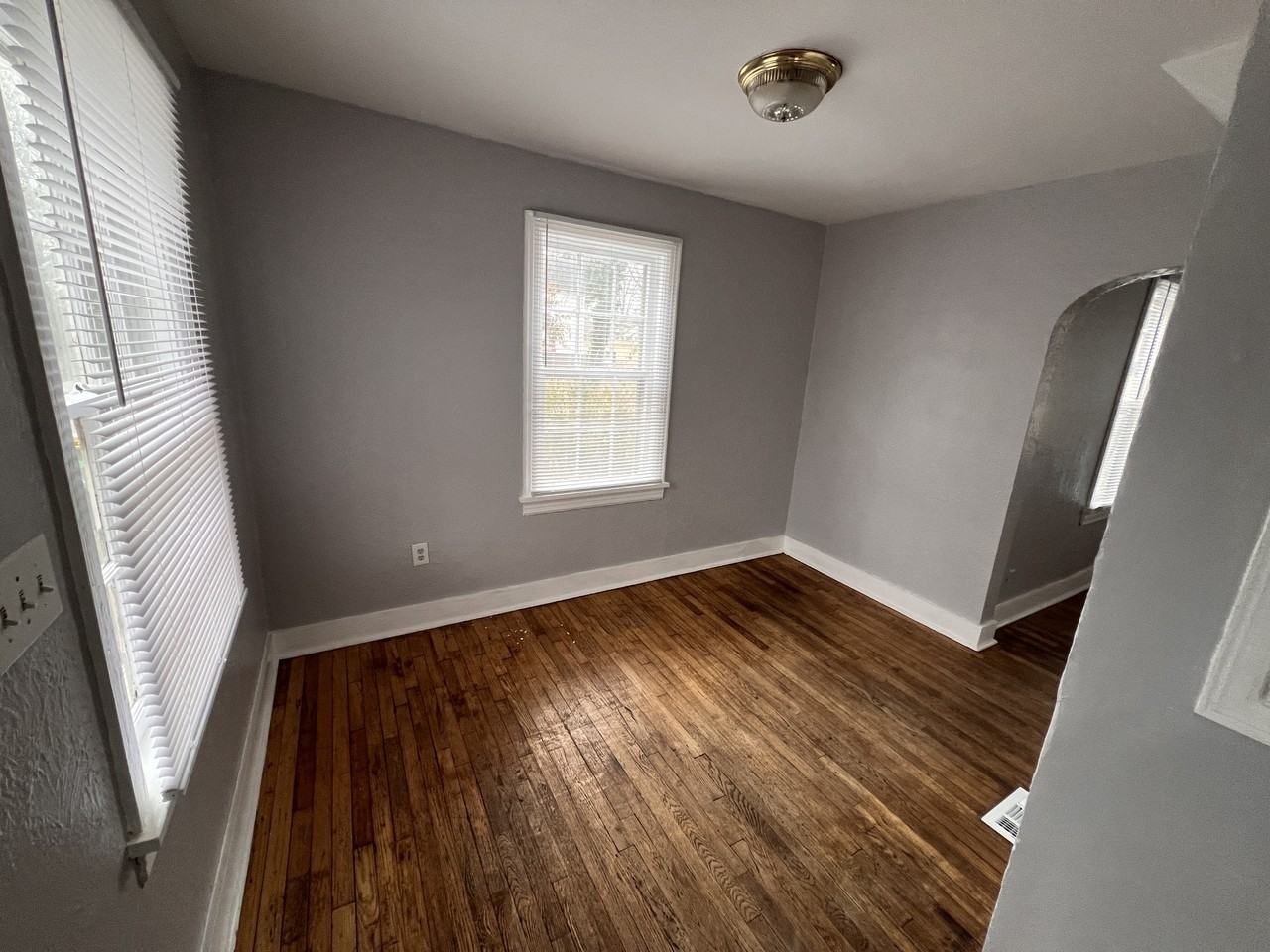 606 Kingwood Dr - Photo 5 of 16