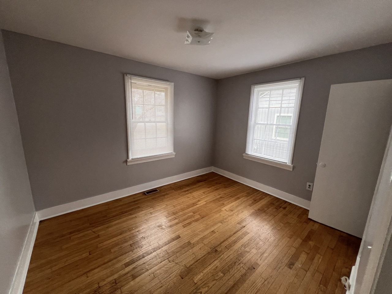 606 Kingwood Dr - Photo 7 of 16