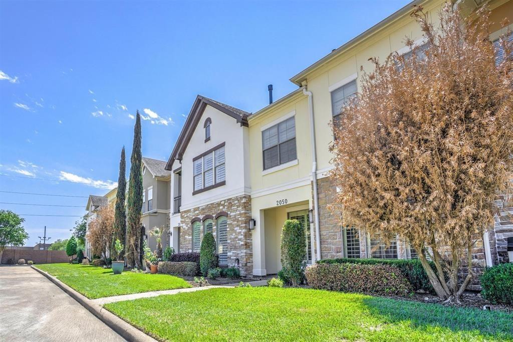 2050 Palm Forest Ln #2050 - Photo 2 of 37