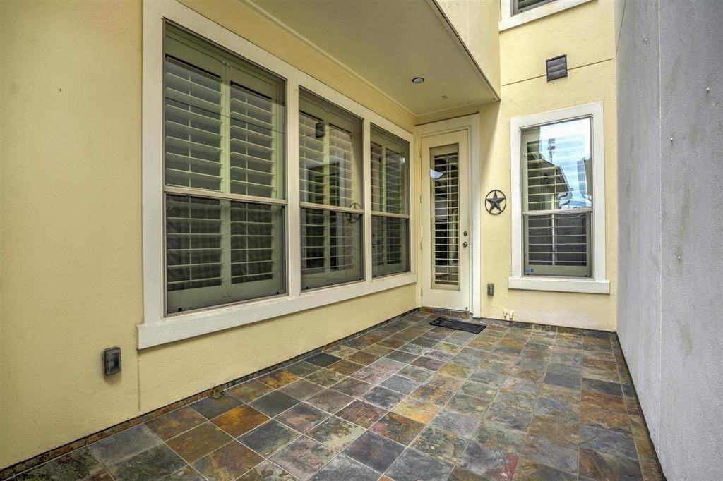 2050 Palm Forest Ln #2050 - Photo 7 of 37