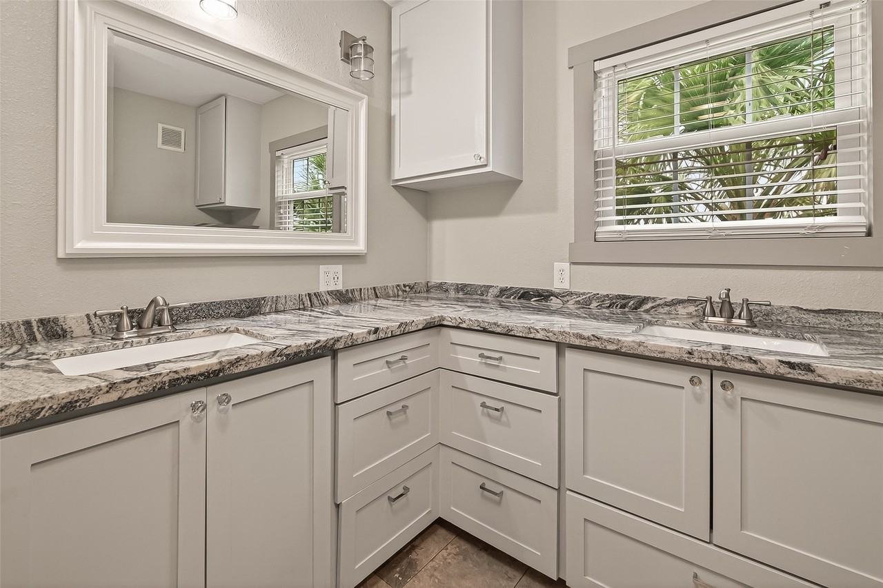 717 W 30th St #717 - Photo 3 of 49