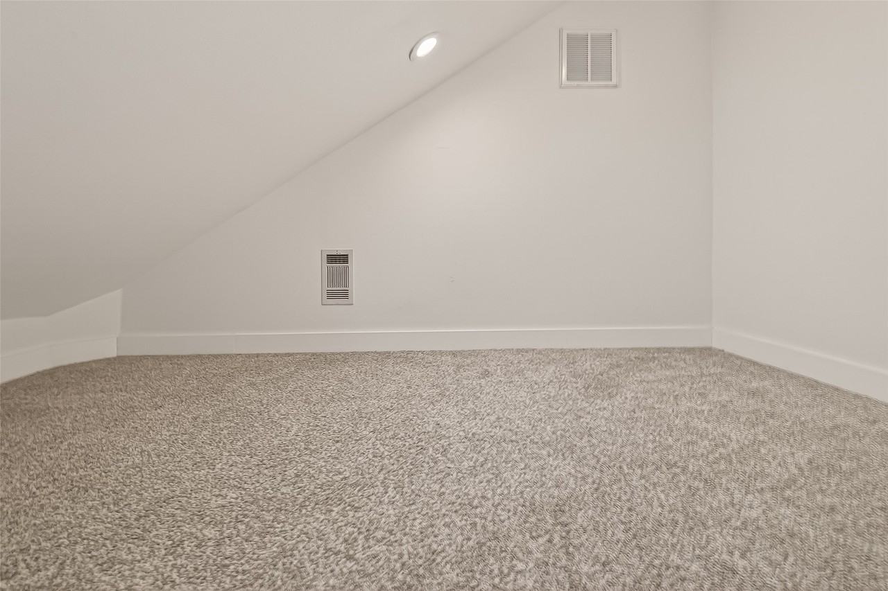 717 W 30th St #717 - Photo 6 of 49