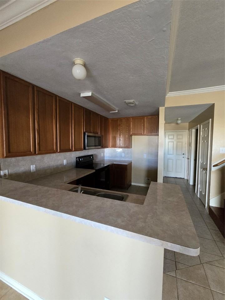 3828 Shire Valley Dr #3828 - Photo 3 of 28