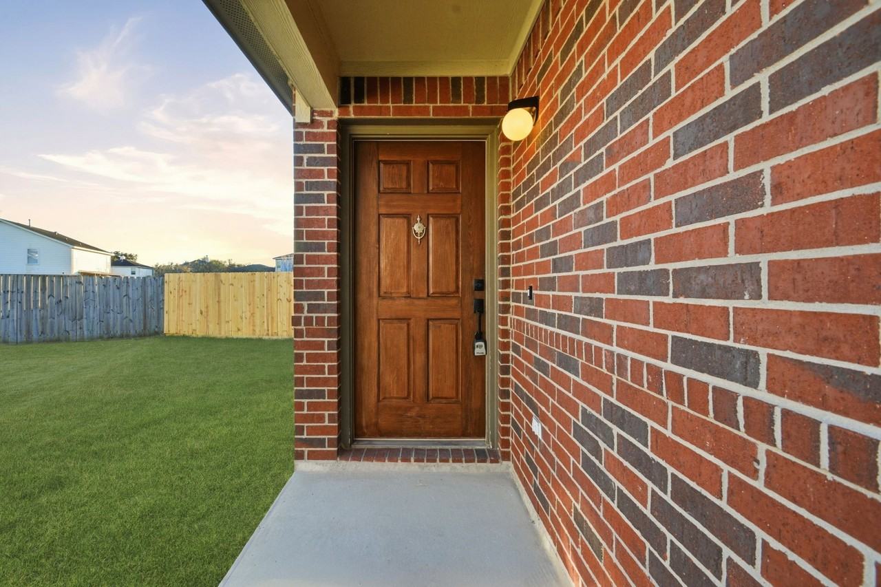 20615 Moonrise River Ln #20615 - Photo 4 of 32