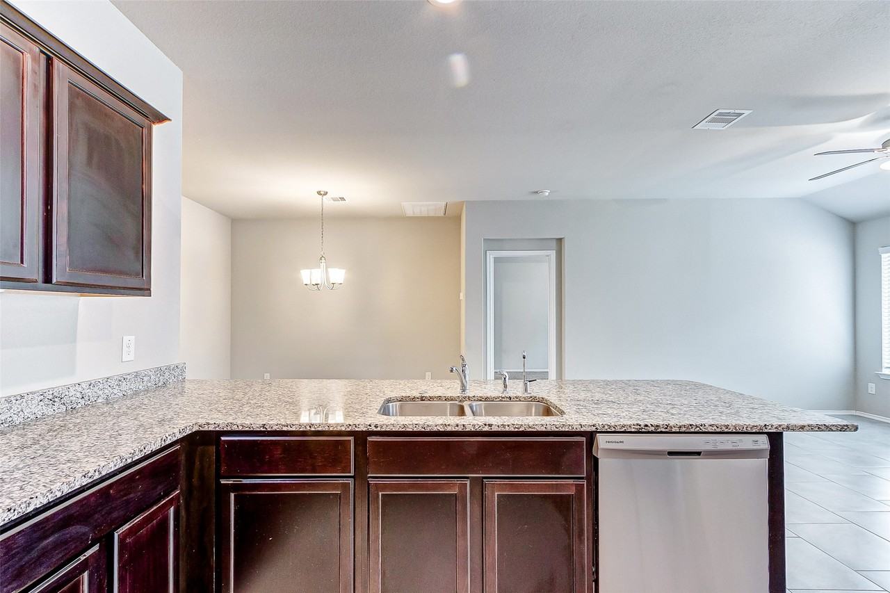 10135 Shagbark Hickory Ct #10135 - Photo 4 of 35