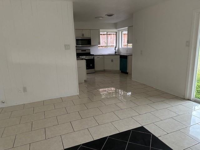 910 1/2 Oak St #910 - Photo 5 of 13