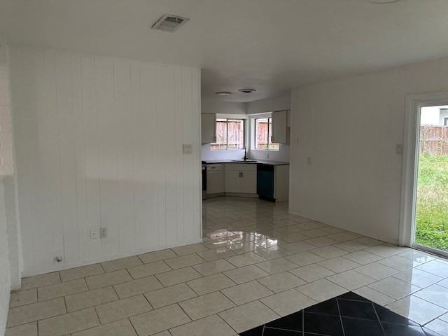 910 1/2 Oak St #910 - Photo 7 of 13