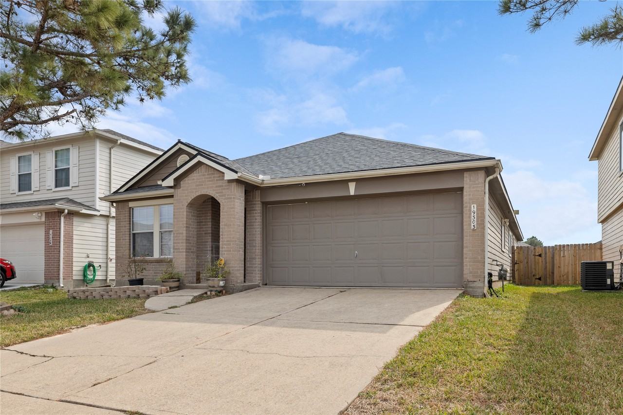 19303 Cactus Thorn Dr #19303 - Photo 2 of 23