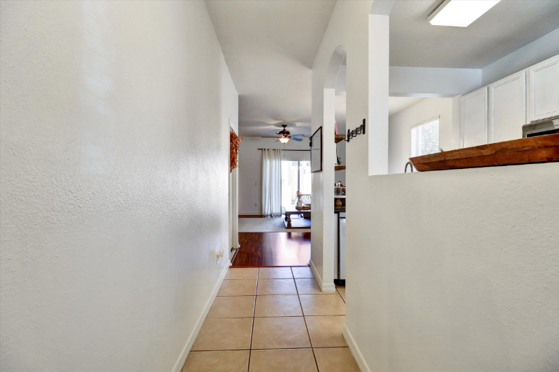 2761 Retreat View Cir - Photo 4 of 38