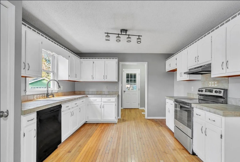 1570 Johnson Rd - Photo 4 of 14