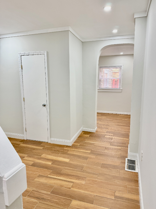 2606 E Madison St - Photo 7 of 36