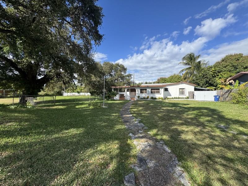 1285 Ne 143rd St - Photo 4 of 4