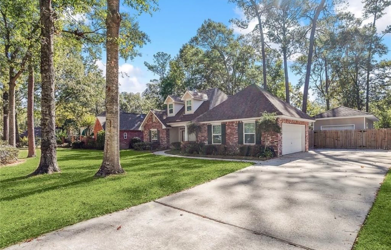 350 Greenleaves Blvd - Photo 2 of 20