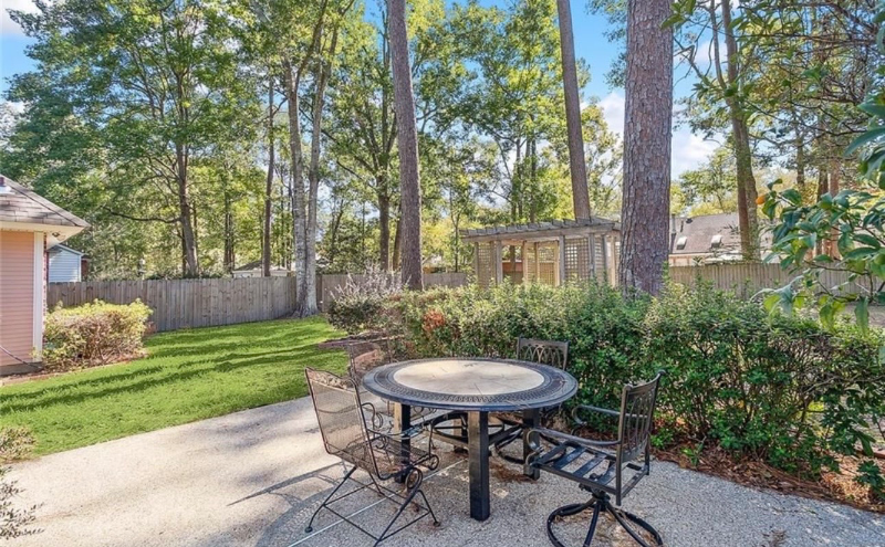 350 Greenleaves Blvd - Photo 3 of 20