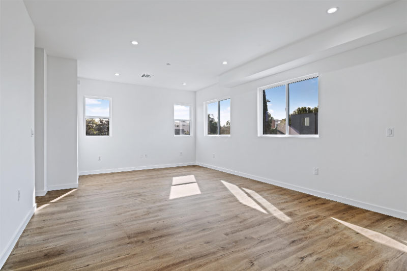 522 N St Andrews Pl - Photo 7 of 20