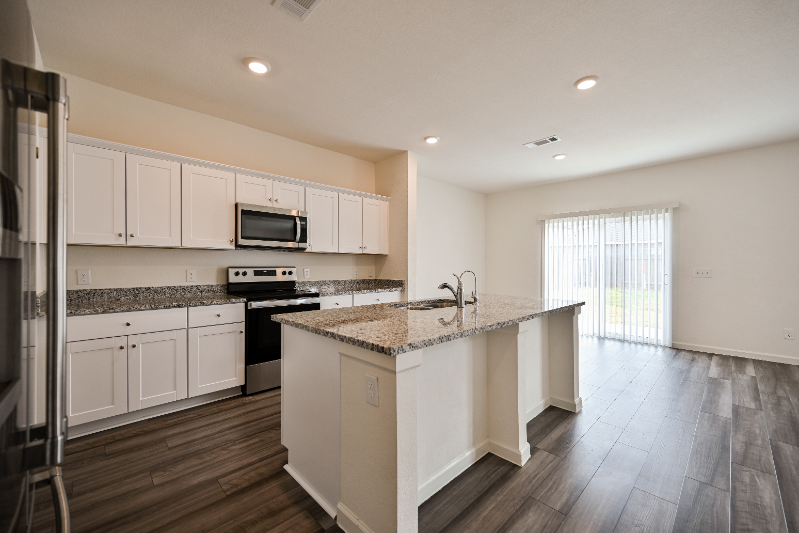 13530 Kinsman Rd - Photo 3 of 20