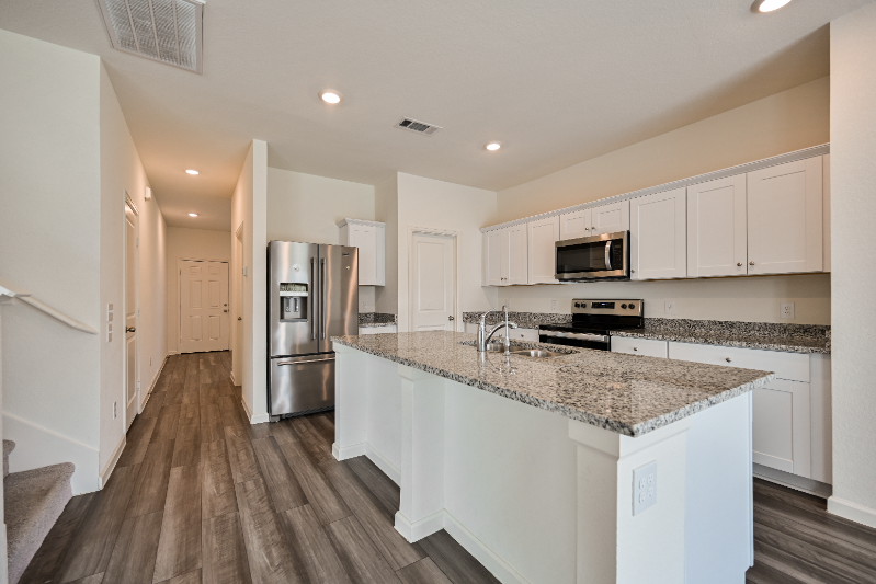 13530 Kinsman Rd - Photo 4 of 20